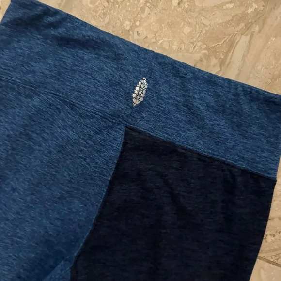 Free People movement XS blue and black leggings - Picture 4 of 4